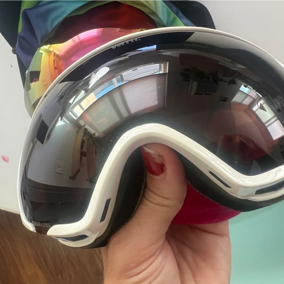 Anon Ski Goggles with Interchangeable Lenses- Women’s WM1 model with 3 lenses - Picture 3 of 7